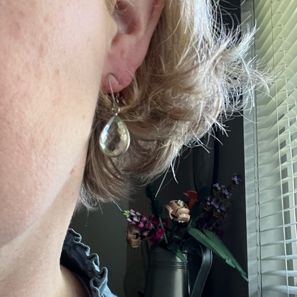 Set of two crystal drop earrings - Picture 5 of 5